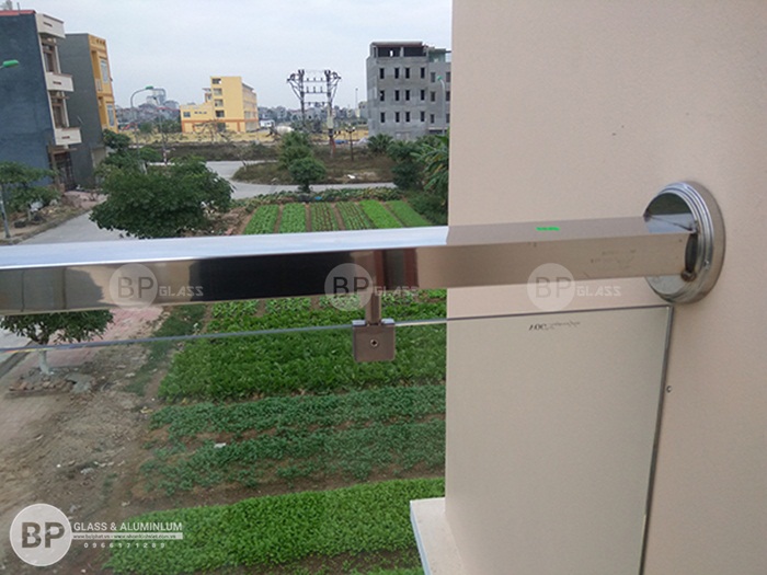 Đoạn cuối tay vịn ốp tường chắc chắn Đoạn cuối tay vịn ốp tường chắc chắn