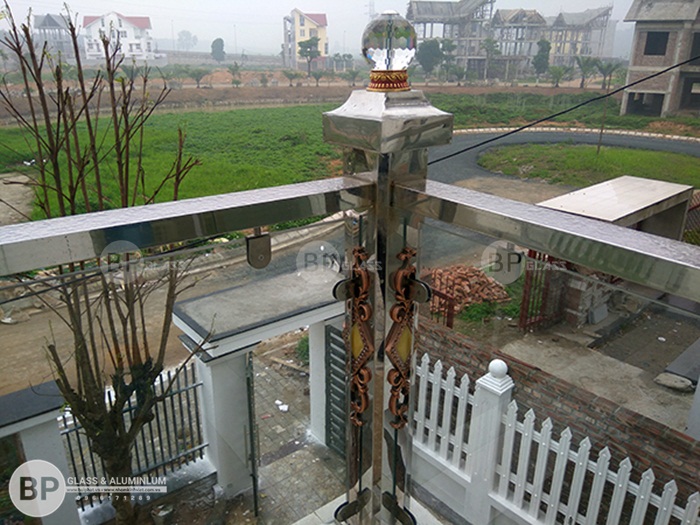 Trụ lan can kính chắc chắn đẹp mắt Trụ lan can kính chắc chắn đẹp mắt