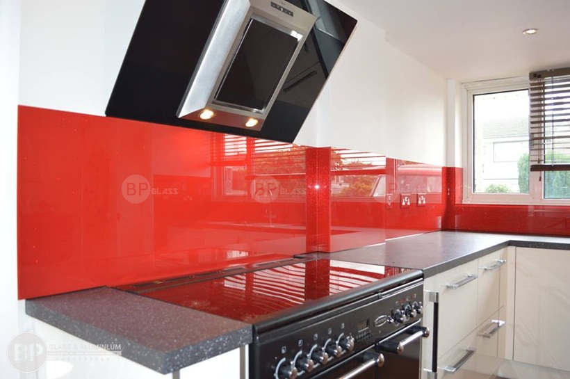 kính ốp bếp, kính bếp màu đỏ