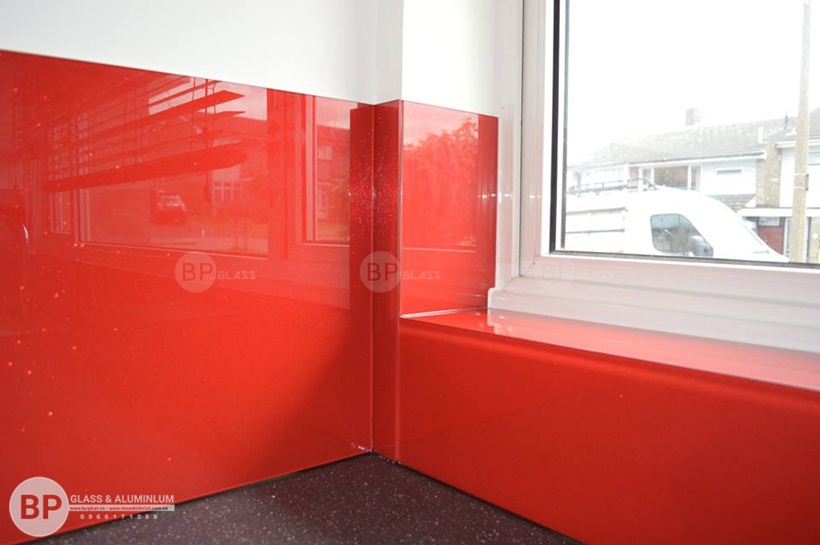kính ốp bếp, kính bếp màu đỏ