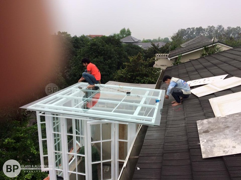 thi công mái kính cường lực bền đẹp giá rẻ