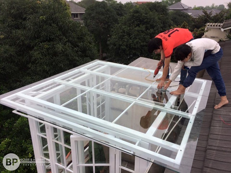 mẫu mái kính cường lực bền đẹp với thời gian